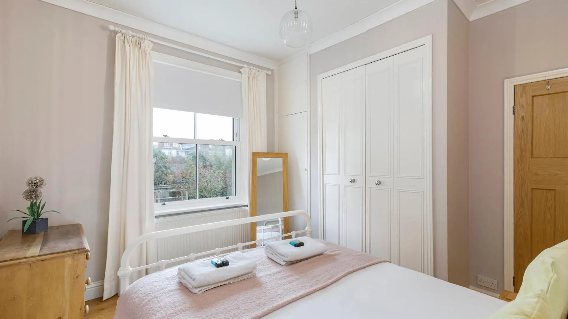 Cambridge Grove- Cosy Two Bed Mews - With Parking Apartamento Brighton Reino Unido