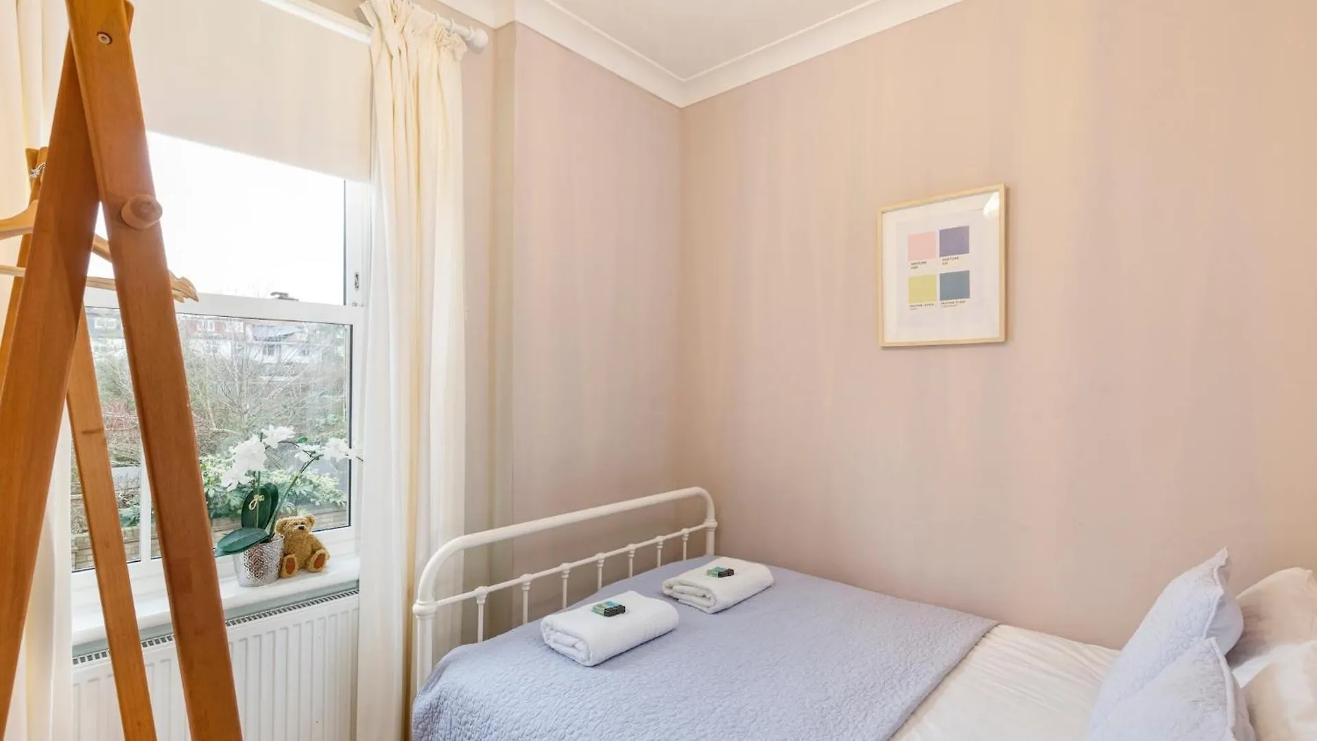 Apartament Cambridge Grove- Cosy Two Bed Mews - With Parking Okręg wyborczy Hove